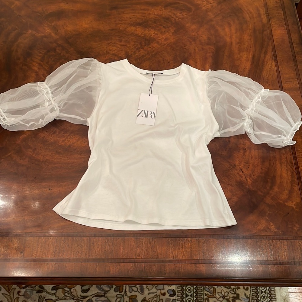 White ZARA t shirt with puff sleeve